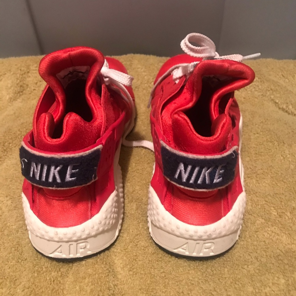 MENS UNIVERSITY RED NKIE AIR HUARACHE SIZE 11